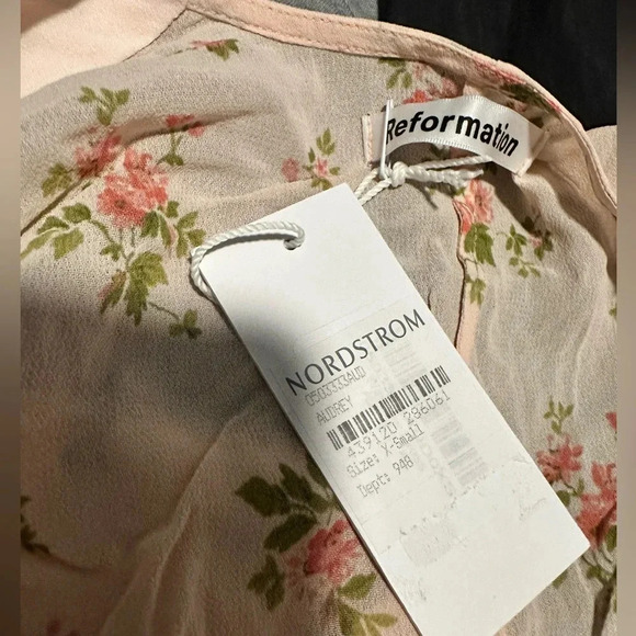 NWT Reformation Winslow Wrap Maxi Petal
Floral Dress in Audrey XS $348 - Picture 4 of 4
